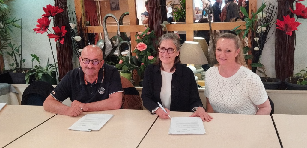 Image par défaut illustrant le propos de l'article L’APLBG et Savencia : signature d’un contrat pour les 5 prochaines années 🤝 Terroirs de lait