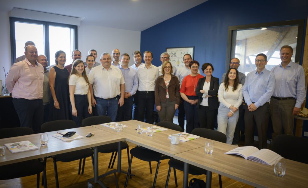 Image par défaut illustrant le propos de l'article Savencia rencontre la FNPL dans une ferme agroécologique Terroirs de lait