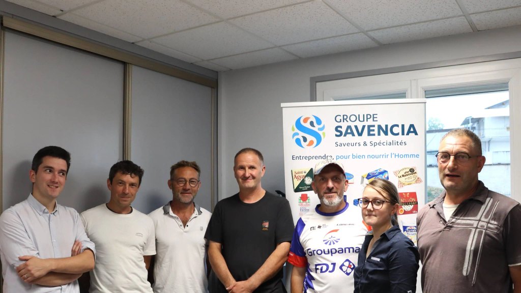 Image par défaut illustrant le propos de l'article APCFVA et SAVENCIA renforcent leur partenariat avec un accord sur la formule du prix du lait, la gestion des volumes et du bien-être animal Terroirs de lait